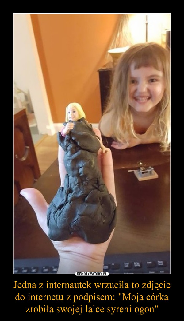Jedna z internautek wrzuciła to zdjęcie do internetu z podpisem: "Moja córka zrobiła swojej lalce syreni ogon" –  