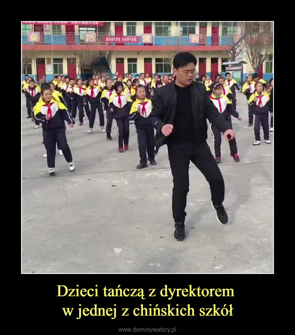 Dzieci tańczą z dyrektorem w jednej z chińskich szkół –  