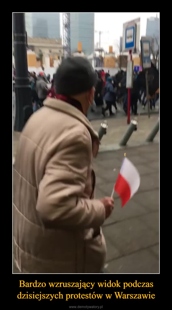 Bardzo wzruszający widok podczas dzisiejszych protestów w Warszawie –  