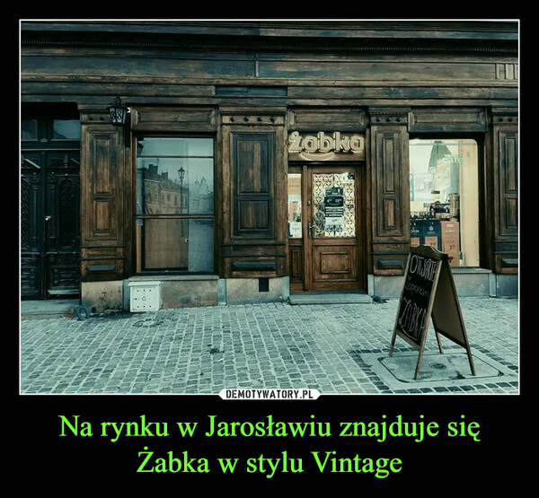 Na rynku w Jarosławiu znajduje się Żabka w stylu Vintage –  