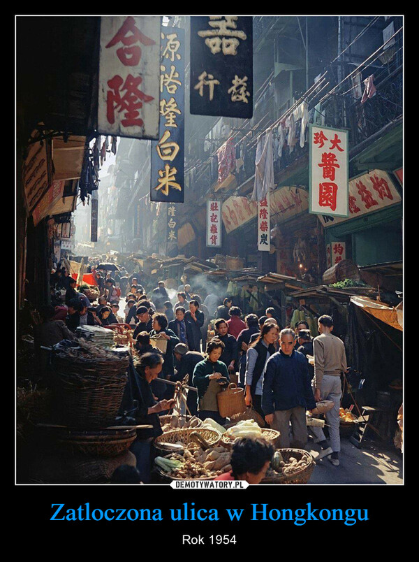 Zatloczona ulica w Hongkongu – Rok 1954 