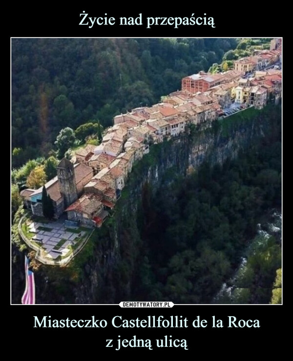 Miasteczko Castellfollit de la Rocaz jedną ulicą –  